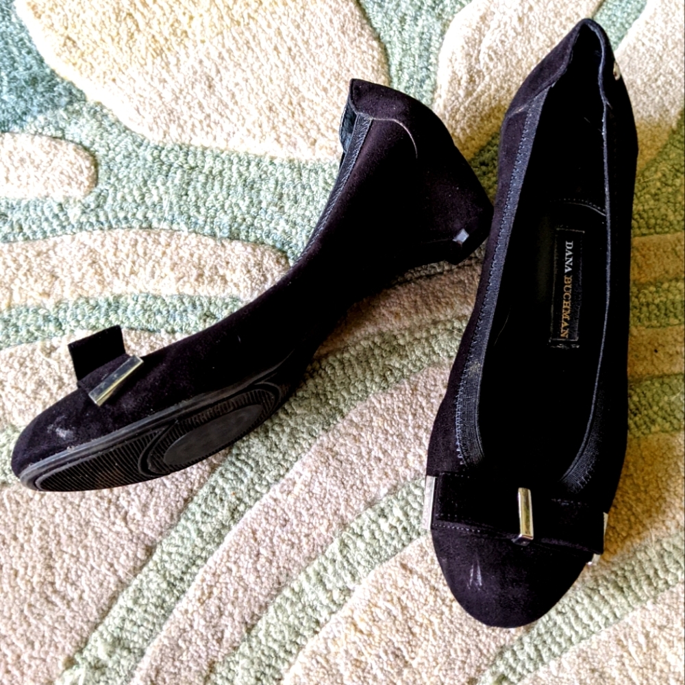 Dana Buchman black wedge heels 7.5